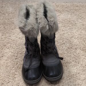 Sorel Women's Black and Gray Fur Winter Boots